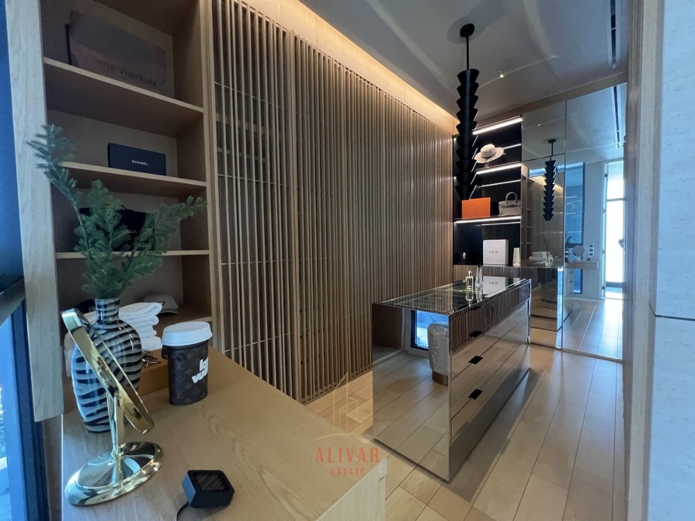 RH021125 ให้เช่า Luxury pool villa at Srinakarin (531 sq.m) private lift