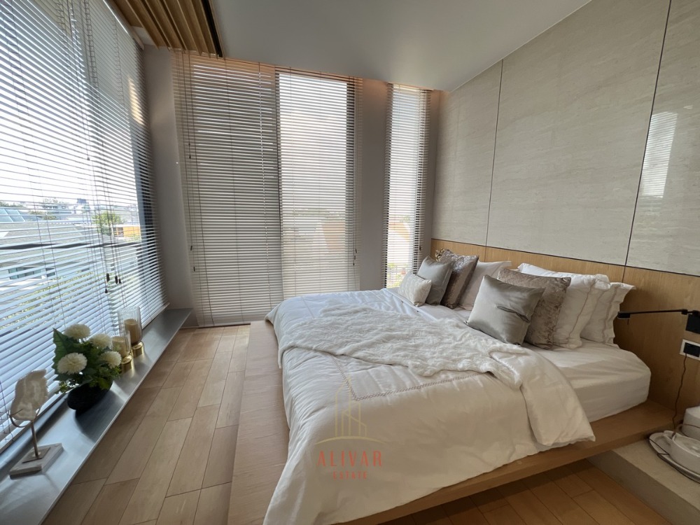 RH021125 ให้เช่า Luxury pool villa at Srinakarin (531 sq.m) private lift