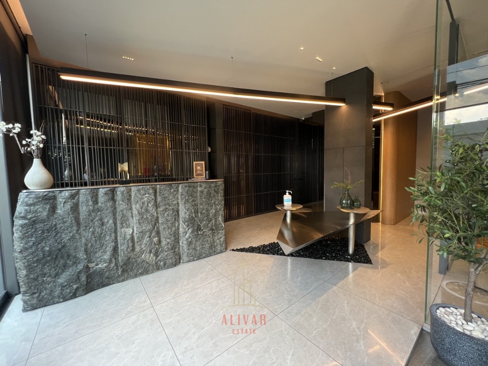 RH021125 ให้เช่า Luxury pool villa at Srinakarin (531 sq.m) private lift