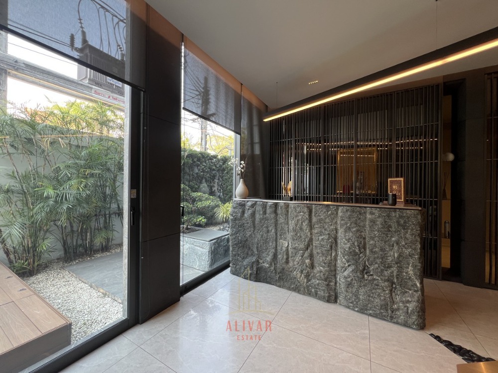 RH021125 ให้เช่า Luxury pool villa at Srinakarin (531 sq.m) private lift